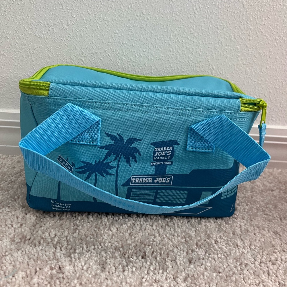 Trader Joe's Blue Insulated Lunch Bag Blue NWT